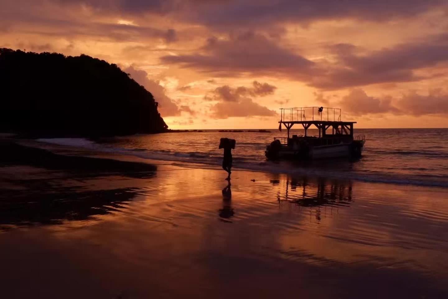 Dolphin Bay Island Resort Kota Belud Экстерьер фото