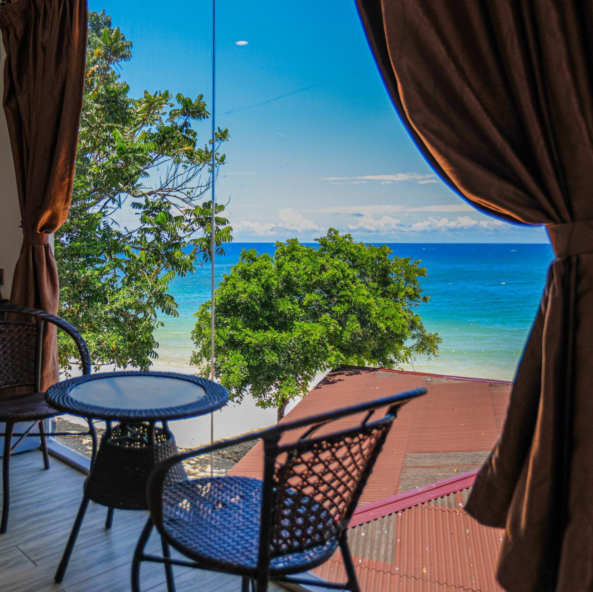 Dolphin Bay Island Resort Kota Belud Экстерьер фото